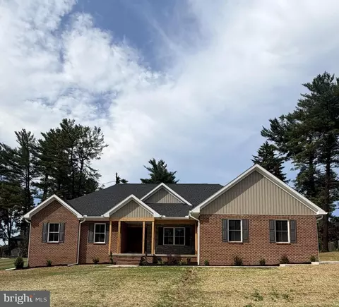 10822 Hershey Dr, Williamsport, MD 21795