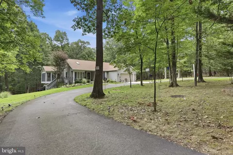 18664 Rivergate Rd, Keedysville, MD 21756