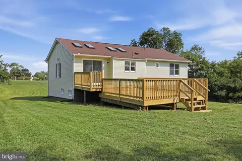 Exterior - 13835 Mcintosh Cir, Clear Spring, MD 21722 photo 6 of 8