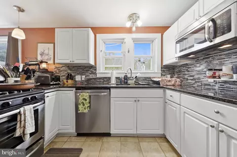 Kitchen - 25327 Highfield Rd, Cascade, MD 21719 photo 6 of 6