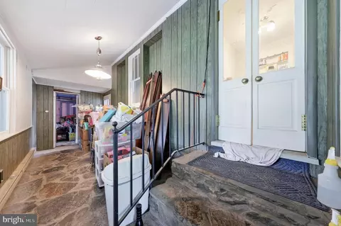 Entry Way - 25327 Highfield Rd, Cascade, MD 21719 photo 5 of 7