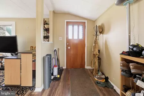 Entry Way - 25327 Highfield Rd, Cascade, MD 21719 photo 1 of 7
