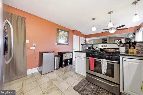 Kitchen - 25327 Highfield Rd, Cascade, MD 21719 photo 4 of 6