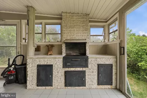 Exterior - 25327 Highfield Rd, Cascade, MD 21719 photo 3 of 14