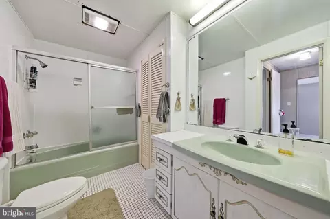 Bath - 25327 Highfield Rd, Cascade, MD 21719 photo 1 of 3