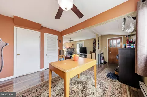 Entry Way - 25327 Highfield Rd, Cascade, MD 21719 photo 2 of 7