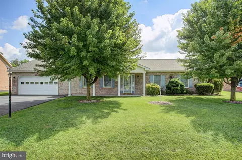 1206 S Pointe Dr, Hagerstown, MD 21740