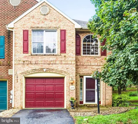 1215 Lindsay Ln, Hagerstown, MD 21742