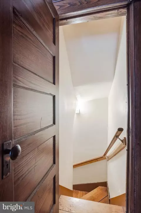 Entry Way - 16 N Maple Ave, Smithsburg, MD 21783 photo 8 of 10