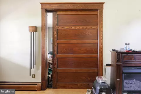 Entry Way - 16 N Maple Ave, Smithsburg, MD 21783 photo 3 of 10