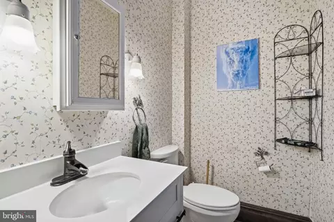 Bath - 16 N Maple Ave, Smithsburg, MD 21783 photo 1 of 2