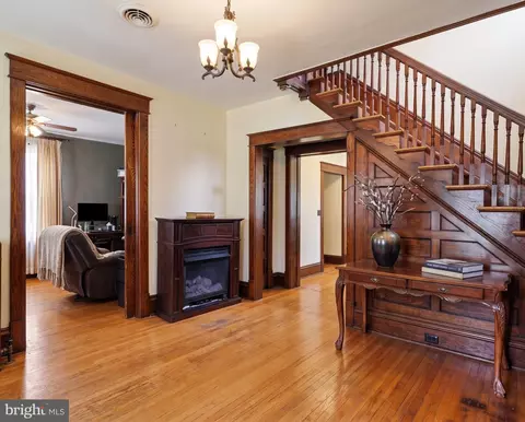 Entry Way - 16 N Maple Ave, Smithsburg, MD 21783 photo 2 of 10