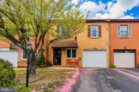 17916 Clubhouse Dr, Hagerstown, MD 21740