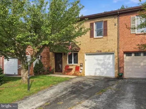 17916 Clubhouse Dr, Hagerstown, MD 21740