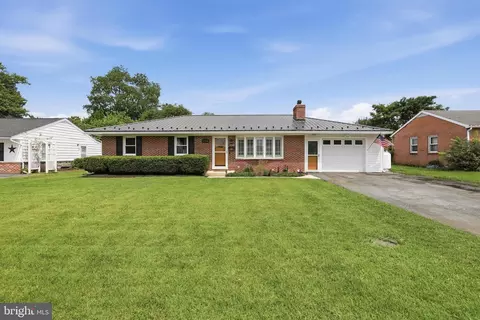 17318 Ontario Dr, Hagerstown, MD 21740