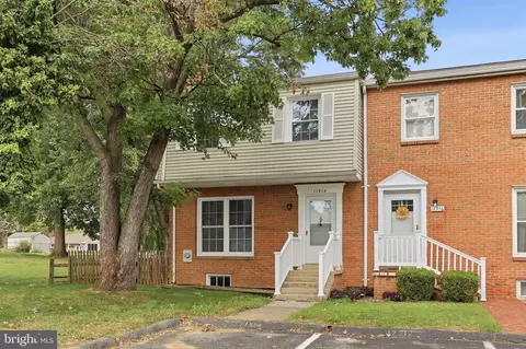 17914 Hickory Ln, Hagerstown, MD 21740