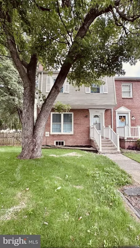 17914 Hickory Ln, Hagerstown, MD 21740
