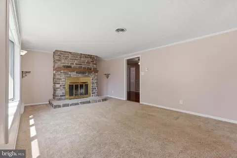 Living - 21925 Beaverbrook Dr, Smithsburg, MD 21783 photo 1 of 9