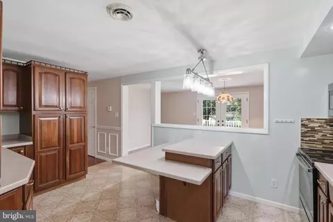 Entry Way - 21925 Beaverbrook Dr, Smithsburg, MD 21783 photo 3 of 9
