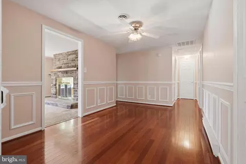 Entry Way - 21925 Beaverbrook Dr, Smithsburg, MD 21783 photo 5 of 9