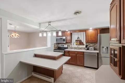 Entry Way - 21925 Beaverbrook Dr, Smithsburg, MD 21783 photo 4 of 9
