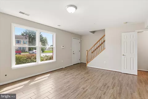 Living - 309 E Ridge Dr, Hagerstown, MD 21740 photo 3 of 4