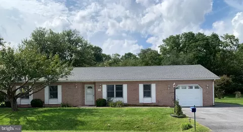 15 Plantation Dr, Hagerstown, MD 21740