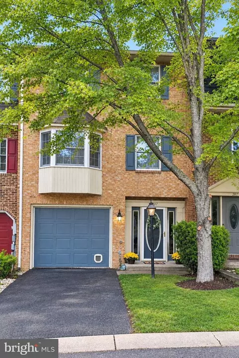 1011 Lindsay Ln, Hagerstown, MD 21742