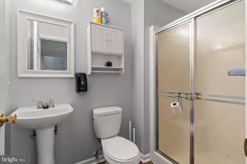 Bath - 97 Byron Dr, Smithsburg, MD 21783 photo 6 of 6
