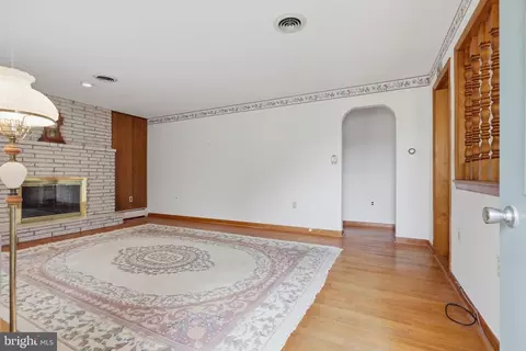 Living - 22532 Old Georgetown Rd, Smithsburg, MD 21783 photo 1 of 4