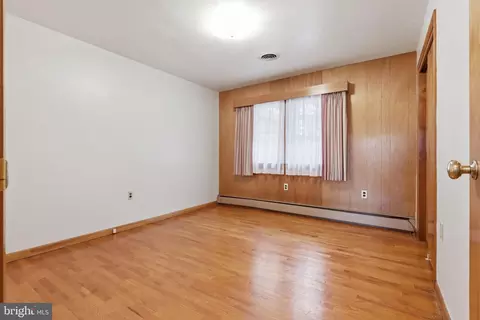Bedroom - 22532 Old Georgetown Rd, Smithsburg, MD 21783 photo 2 of 3