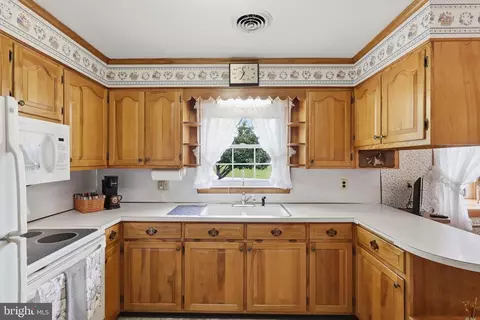 Kitchen - 22532 Old Georgetown Rd, Smithsburg, MD 21783 photo 2 of 3
