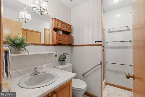 Bath - 22532 Old Georgetown Rd, Smithsburg, MD 21783 photo 2 of 2