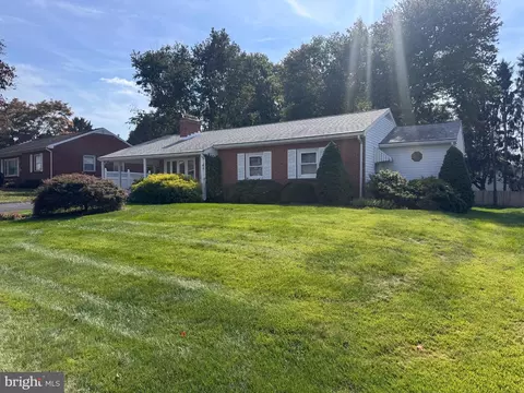 17933 Oak Ridge Dr, Hagerstown, MD 21740