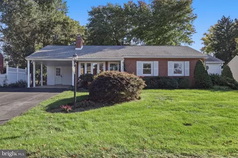 17933 Oak Ridge Dr, Hagerstown, MD 21740