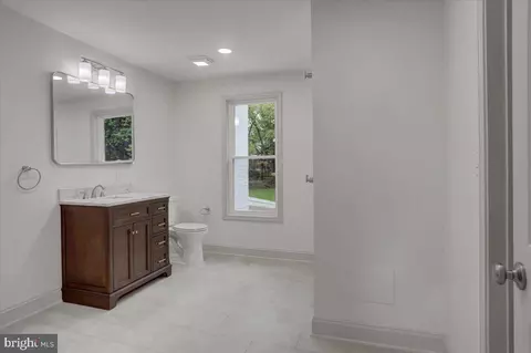 Entry Way - 40 E Henrietta St, Smithsburg, MD 21783 photo 10 of 14