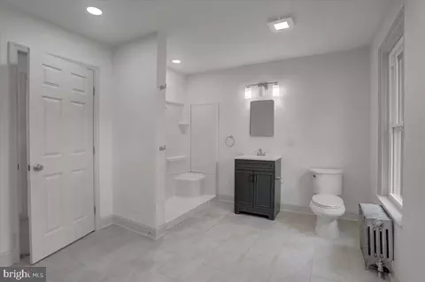 Bath - 40 E Henrietta St, Smithsburg, MD 21783 photo 4 of 5
