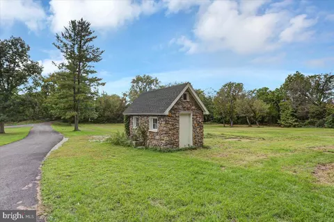 Exterior - 40 E Henrietta St, Smithsburg, MD 21783 photo 11 of 11