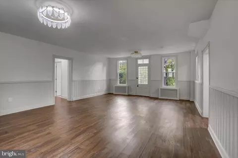 Living - 40 E Henrietta St, Smithsburg, MD 21783 photo 6 of 9