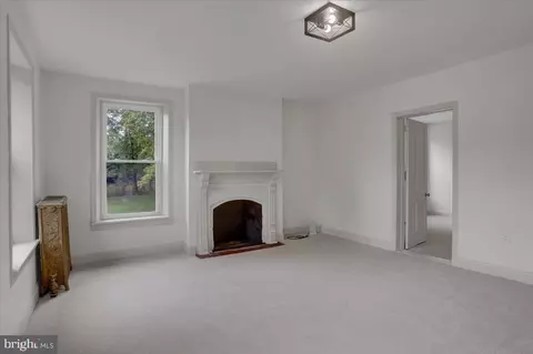 Living - 40 E Henrietta St, Smithsburg, MD 21783 photo 9 of 9