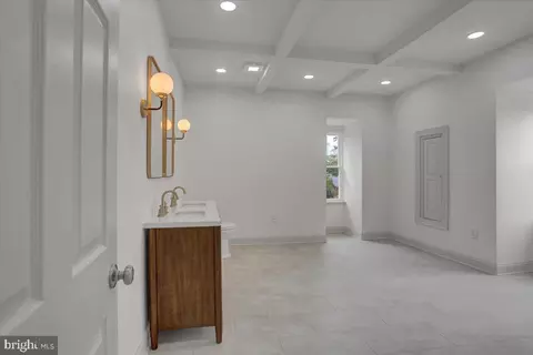 Entry Way - 40 E Henrietta St, Smithsburg, MD 21783 photo 12 of 14