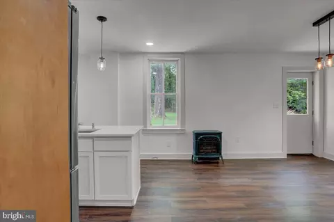 Entry Way - 40 E Henrietta St, Smithsburg, MD 21783 photo 5 of 14