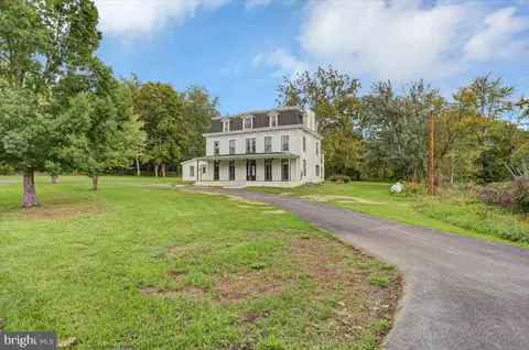 Exterior - 40 E Henrietta St, Smithsburg, MD 21783 photo 1 of 11