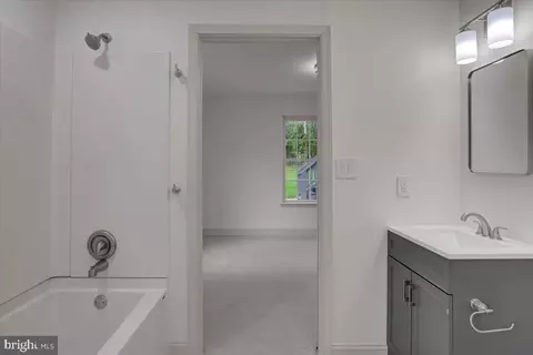 Bath - 40 E Henrietta St, Smithsburg, MD 21783 photo 1 of 5