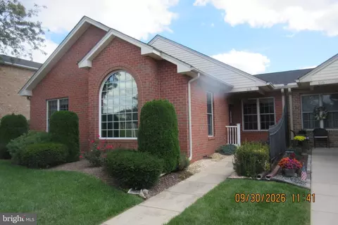 618 Observatory Dr, Hagerstown, MD 21742