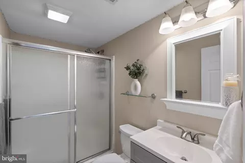Bath - 15841 Broadcreek Dr, Clear Spring, MD 21722 photo 3 of 3