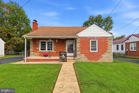 17516 Lincolnshire Rd, Hagerstown, MD 21740
