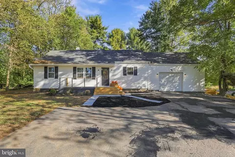 19658 Longmeadow Rd, Hagerstown, MD 21742