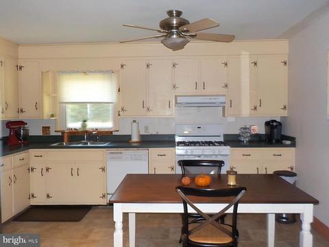 326 E Lillian St, Hebron, MD 21830 photo 18