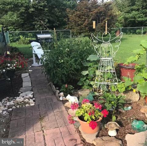 326 E Lillian St, Hebron, MD 21830 photo 9